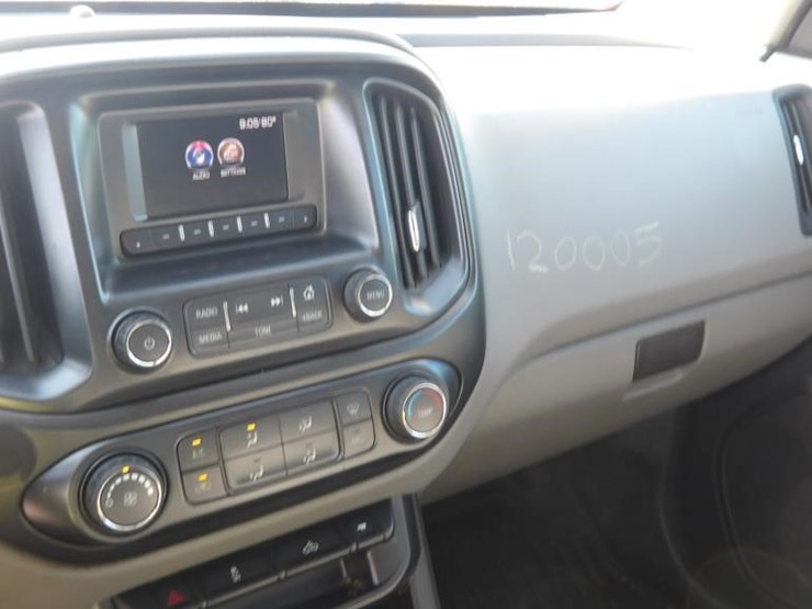 2016-gmc-canyon-image-18