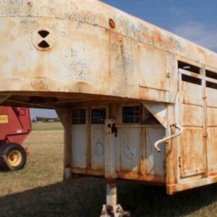20'X6' GOOSENECK STOCK TRAILER, COVERED