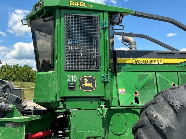 2019-deere-848l-image-33