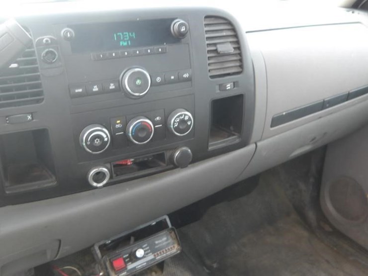 2010-chevrolet-silverado-2500-image-17