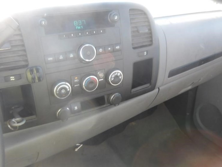 2011-chevrolet-silverado-2500-image-16