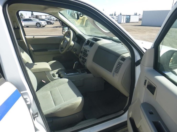 2011-ford-escape-image-6