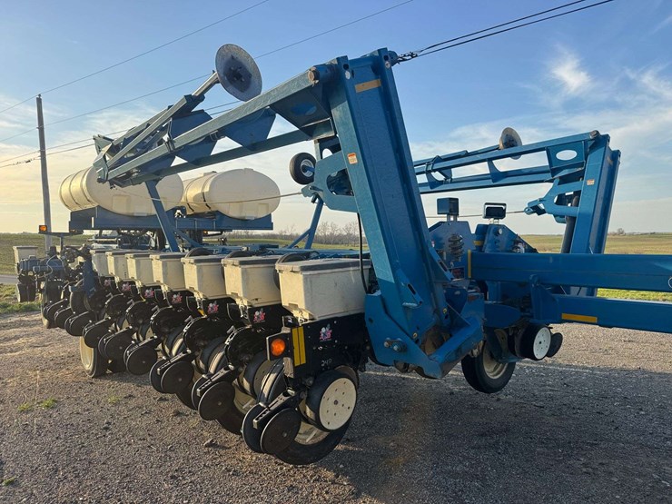 kinze-3800-image-2
