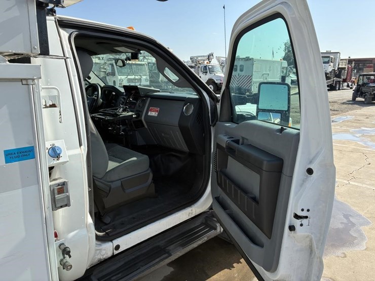 2015-ford-f550-image-23