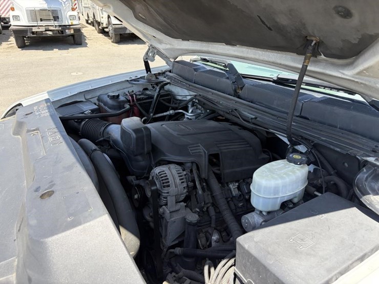 2013-chevrolet-silverado-2500-image-9