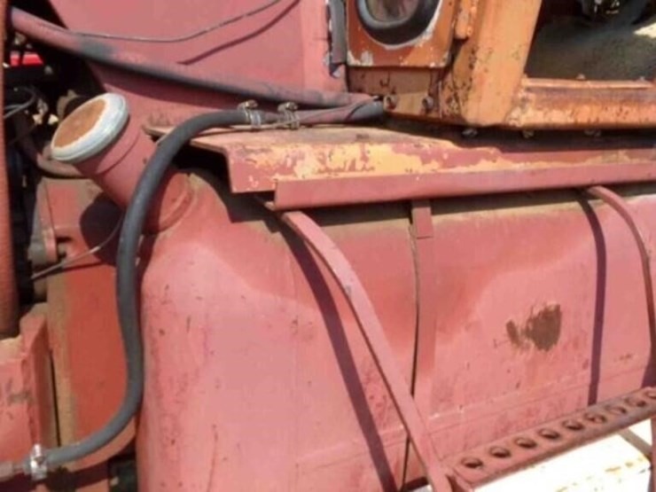 7030-allis-chalmers-2-wheel-drive-tractor-image-19