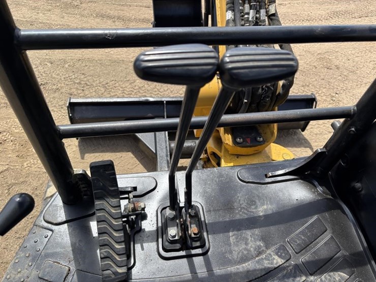 caterpillar-303.5-image-27