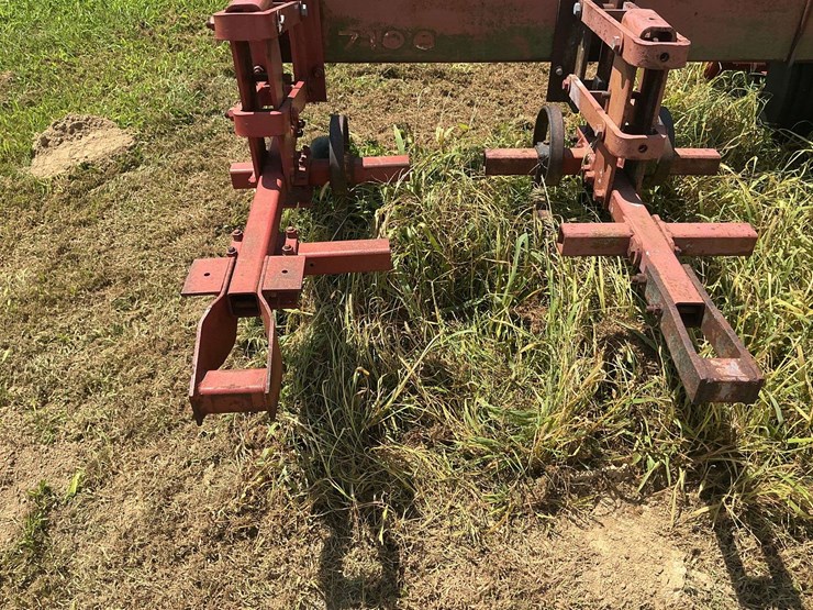 16-row-rowcrop-cultivator-image-5