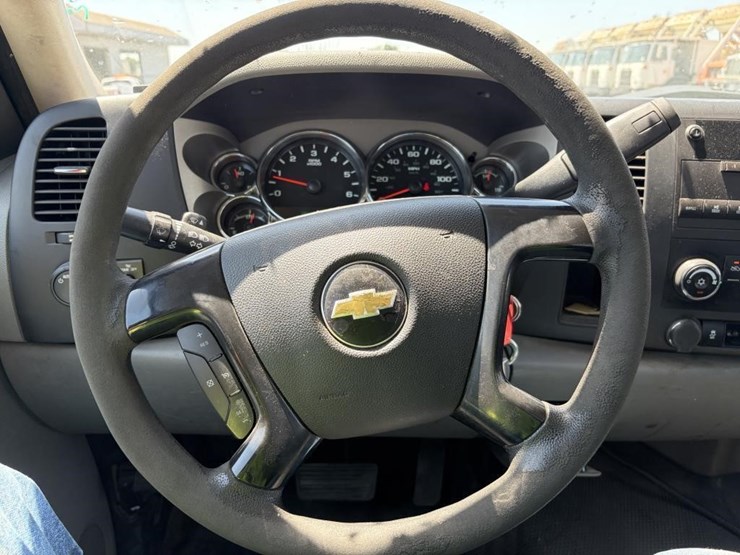 2013-chevrolet-silverado-2500-image-14