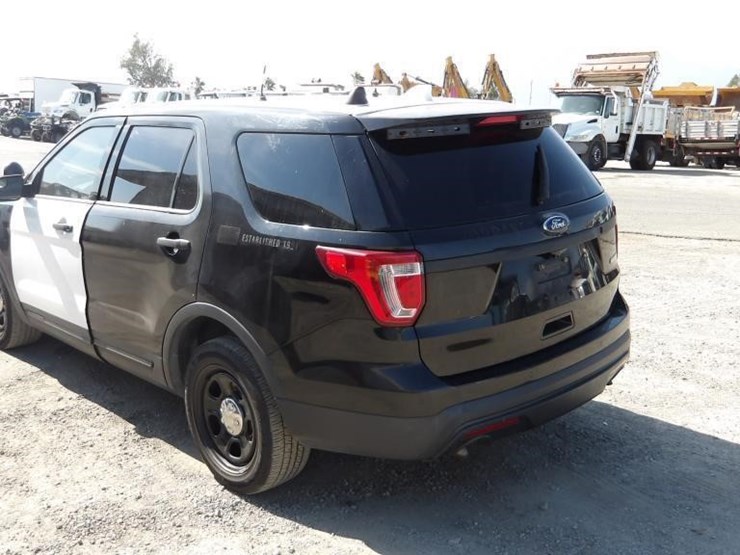 2017-ford-explorer-image-5
