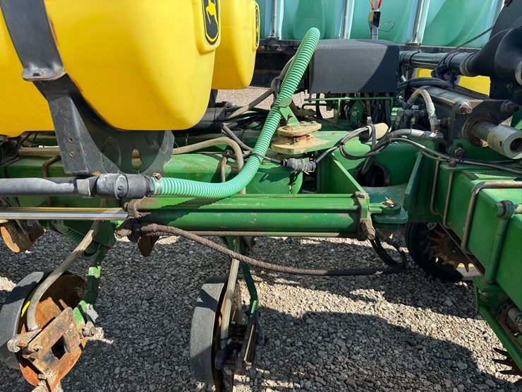john-deere-7200-image-39