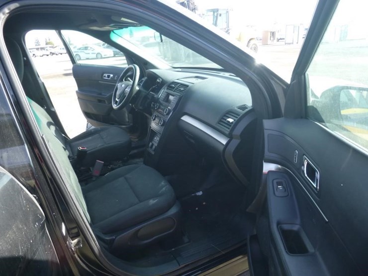 2016-ford-explorer-image-6