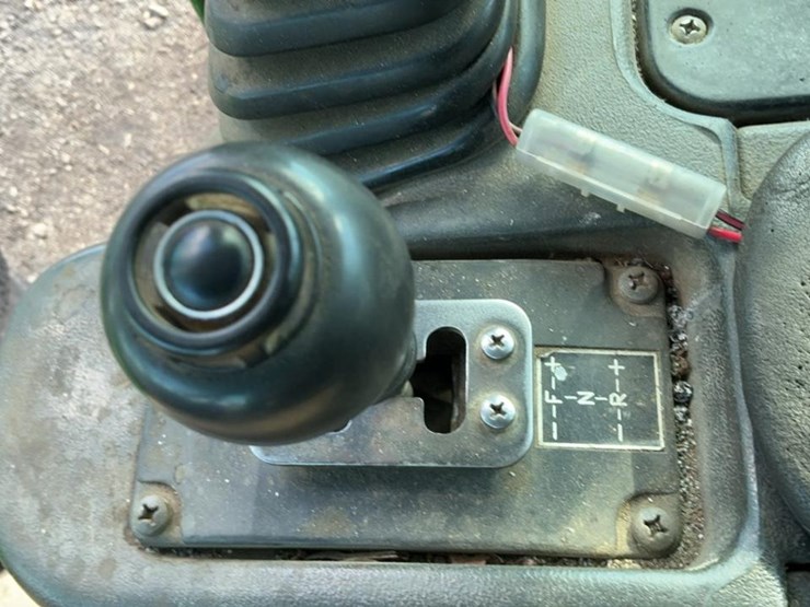 2012-deere-848h-image-97