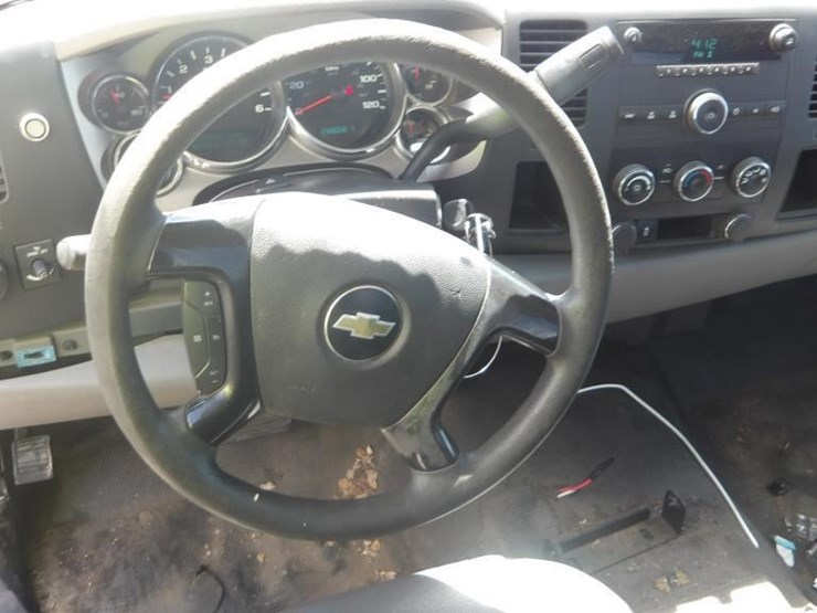 2013-chevrolet-silverado-2500-image-14