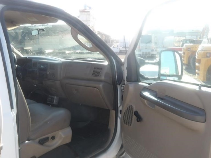 2003-ford-f550-image-32