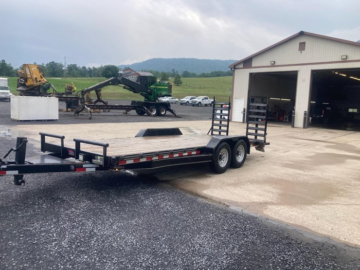 #401-•-2020-fox-trail-equipment-trailer-image-2