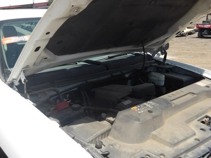 2013-chevrolet-silverado-2500-image-9