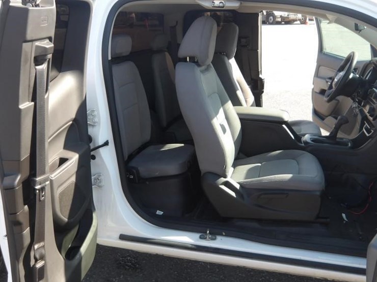 2016-gmc-canyon-image-12