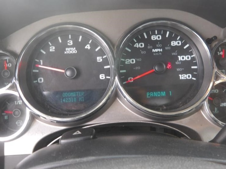 2010-chevrolet-silverado-2500-image-16
