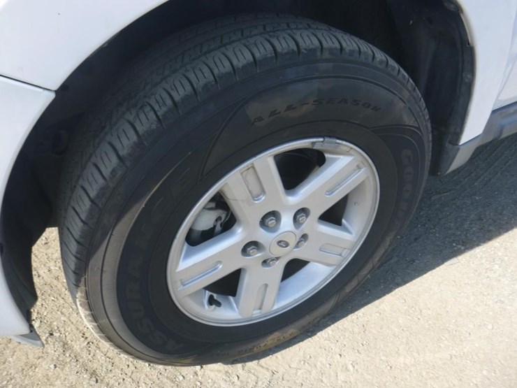 2011-ford-escape-image-13