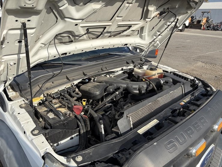 2011-ford-f550-image-8