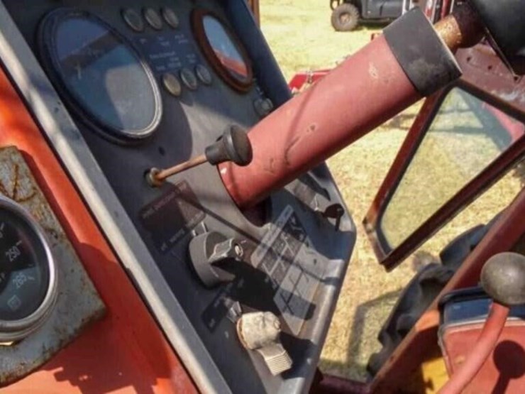7030-allis-chalmers-2-wheel-drive-tractor-image-14