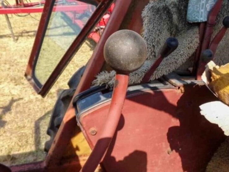 7030-allis-chalmers-2-wheel-drive-tractor-image-16