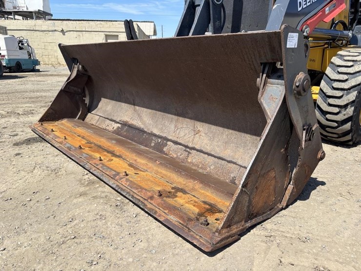 2020-deere-210l-image-10