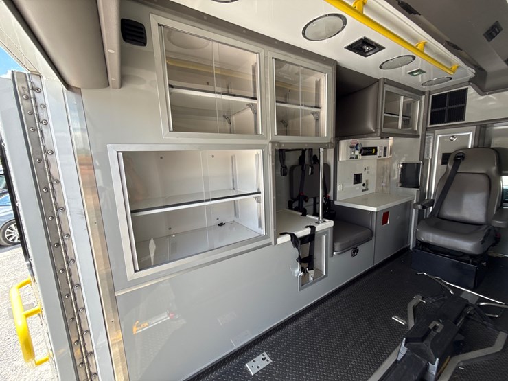 2014-chevrolet-silverado-3500hd-lt-image-19