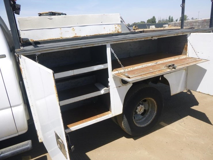 2001-chevrolet-3500-image-15