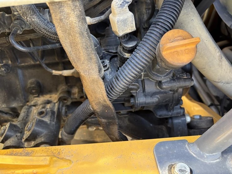 2020-deere-210l-image-68