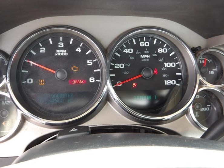 2011-chevrolet-silverado-2500-image-19
