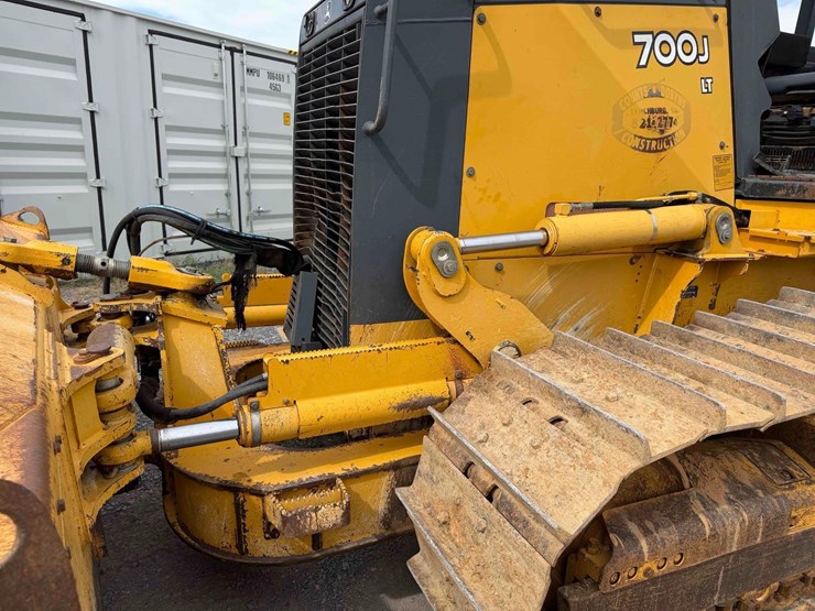 deere-700j-image-9
