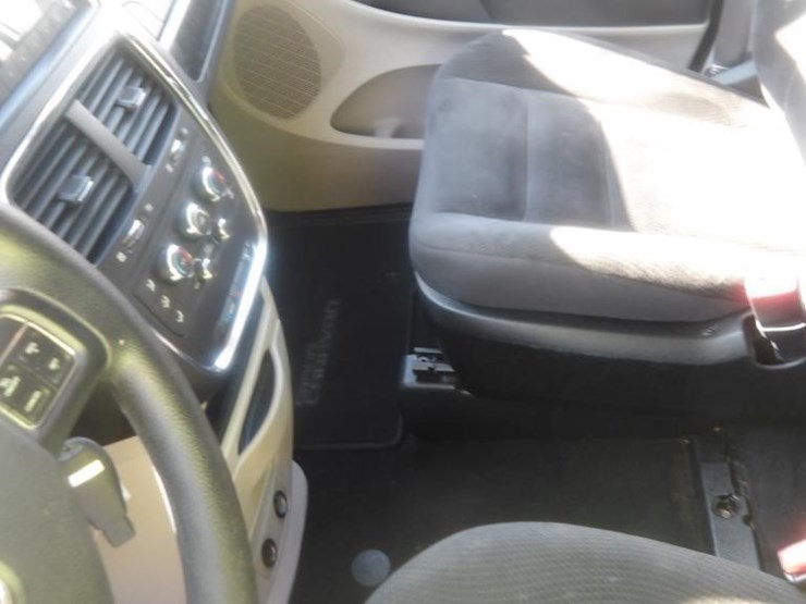 2017-dodge-grand-caravan-image-21