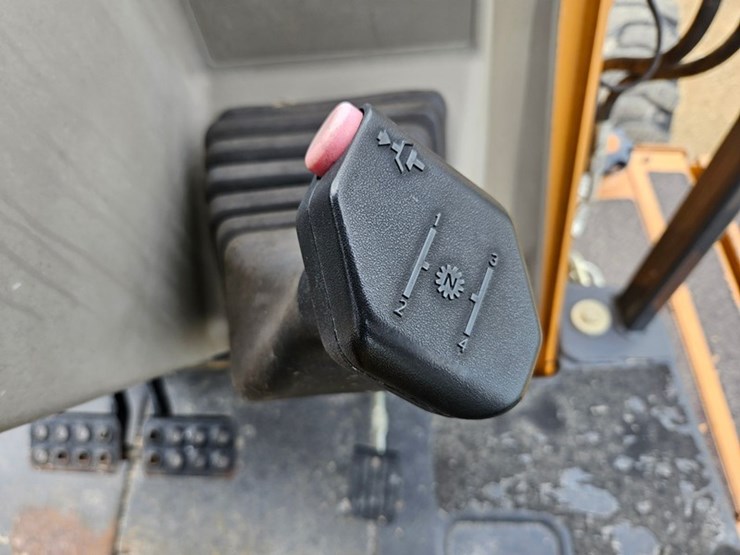 #27-•-case-570d-tractor/loader/scraper-image-26