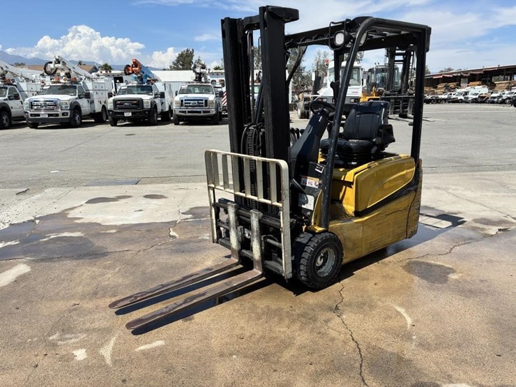 2011-yale-erp040vtn36tf082-forklift-image-1