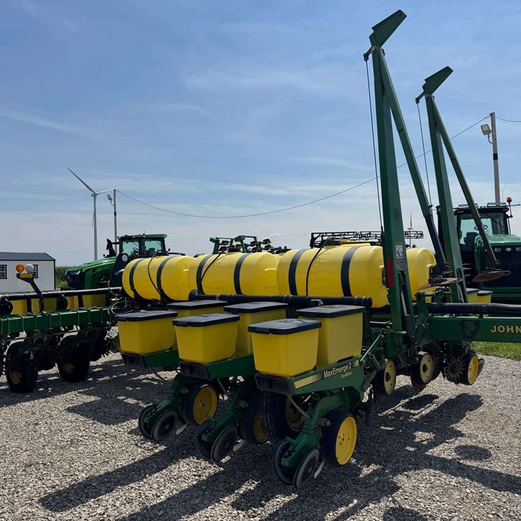 JOHN DEERE 7200