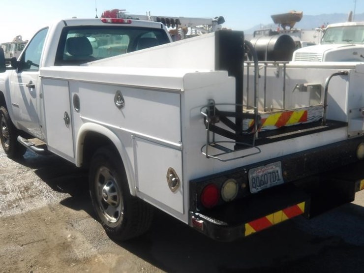 2011-chevrolet-silverado-2500-image-4