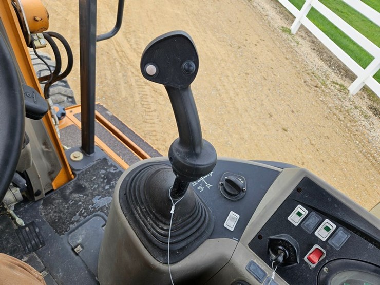 #27-•-case-570d-tractor/loader/scraper-image-29