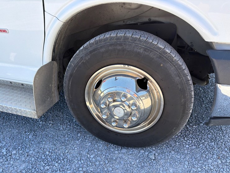 2013-chevrolet-express-3500-image-9