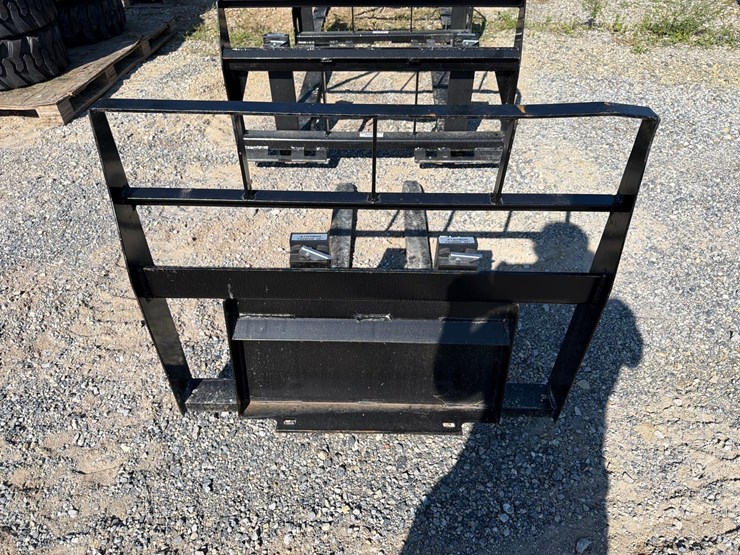 unused-kivel-quick-attach-pallet-forks-for-dingo/-mini-skid-steer-image-2