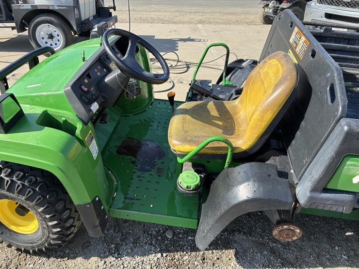 2019-john-deere-gator-image-16