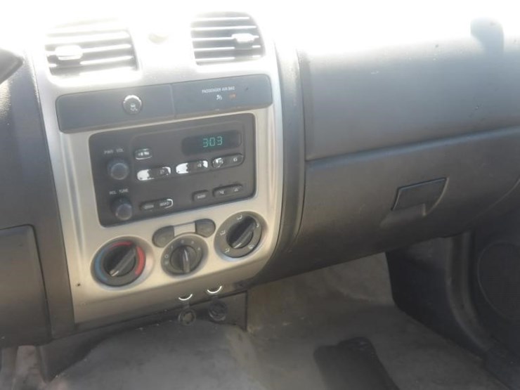 2011-chevrolet-colorado-image-16