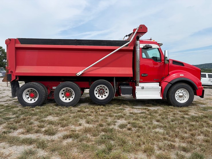 2016-kenworth-t880-image-13