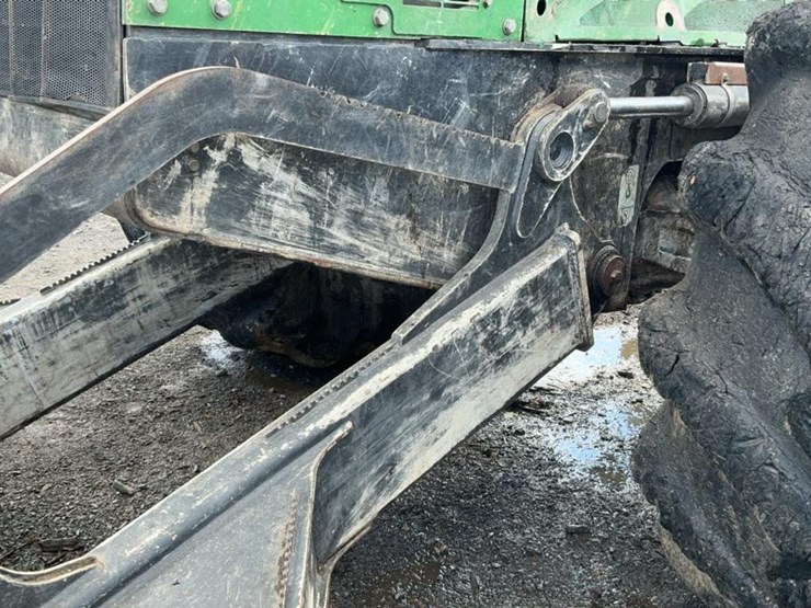 2012-deere-848h-image-21