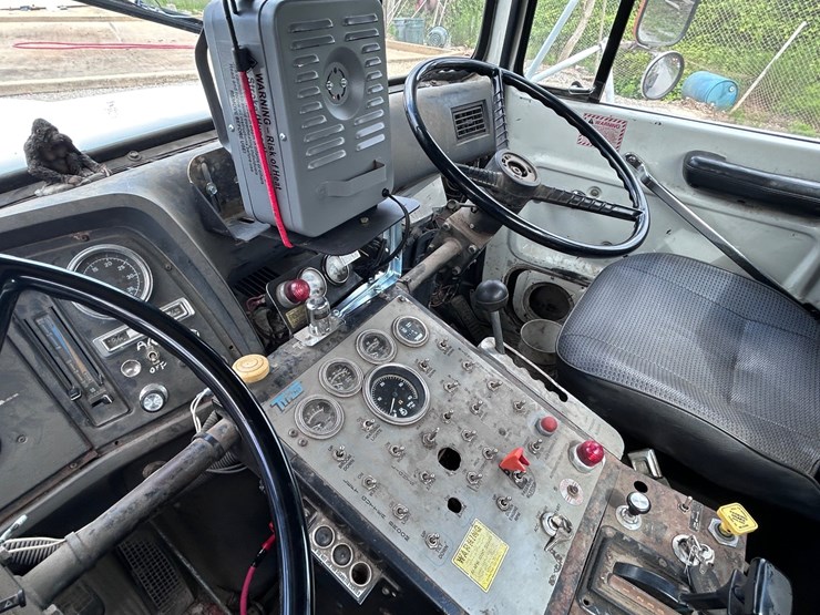 1995-ford-l7000-image-33