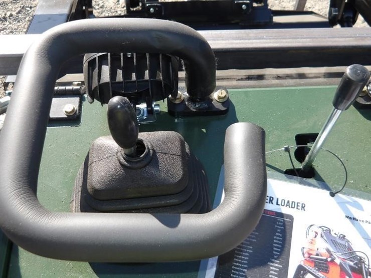 2026-zjz-380-skid-steer-track-loader-image-15