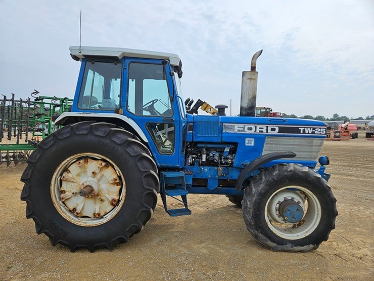 ford-tractor-image-6