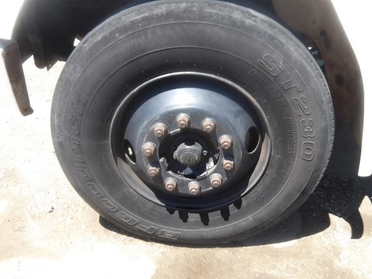 2002-freightliner-fl80-image-6