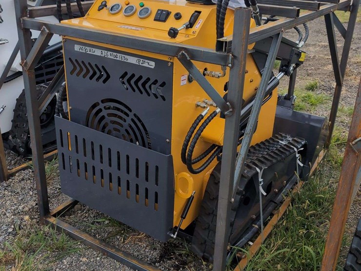 zjg-mini-skid-steer-loader-zj-380-(yellow)---15hp---hand-control-area-damaged-please-review-photos-image-6